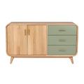 Moderne hout-look kast met groene lades en deuren
